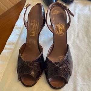 Cute vintage aligator shoes